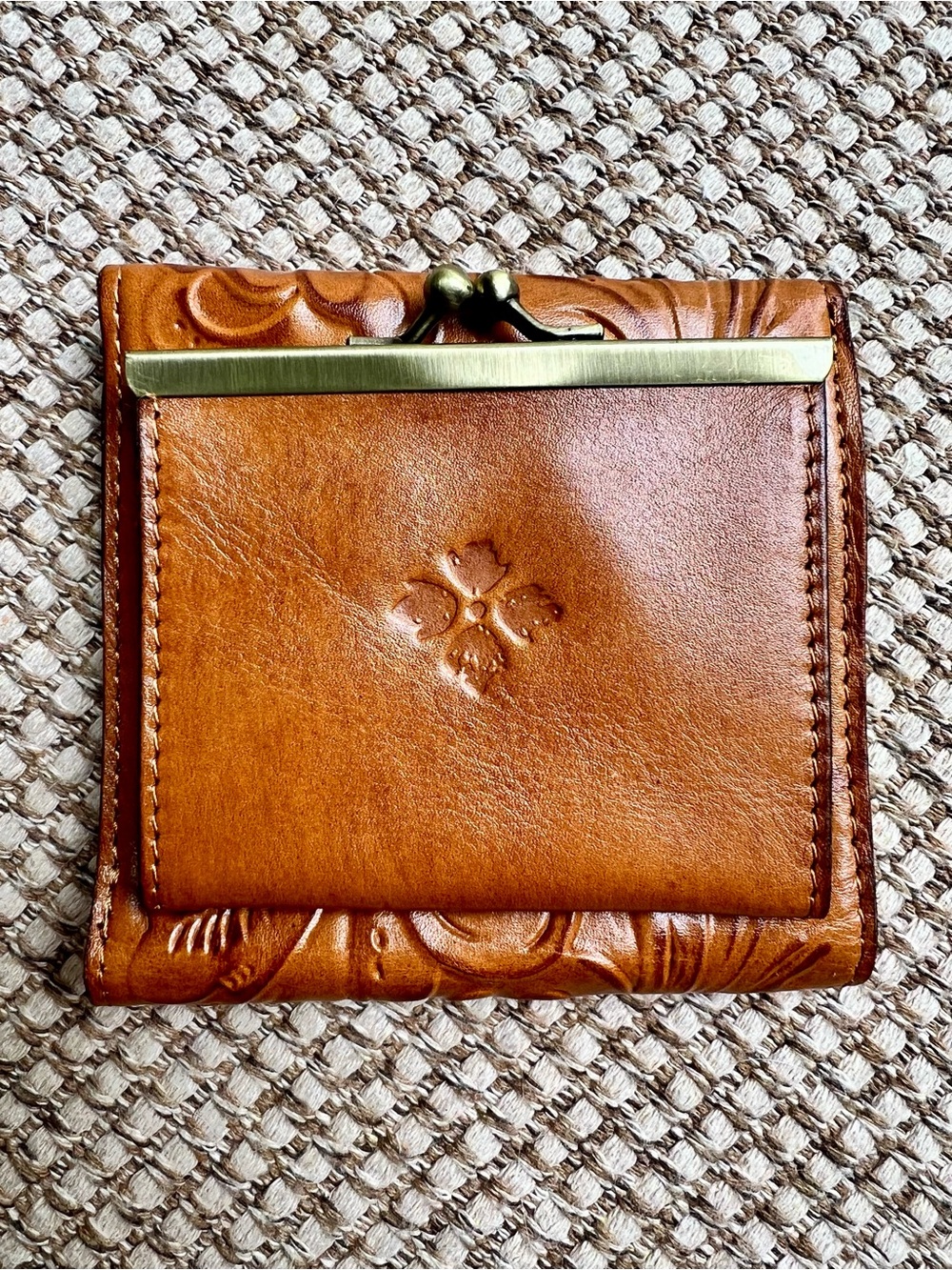 👛Patricia Nash Tooled Leather Kiss Lock Bifold Wallet Brown - Picture 2 of 7